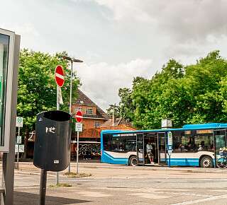 Bus an der Haltestelle